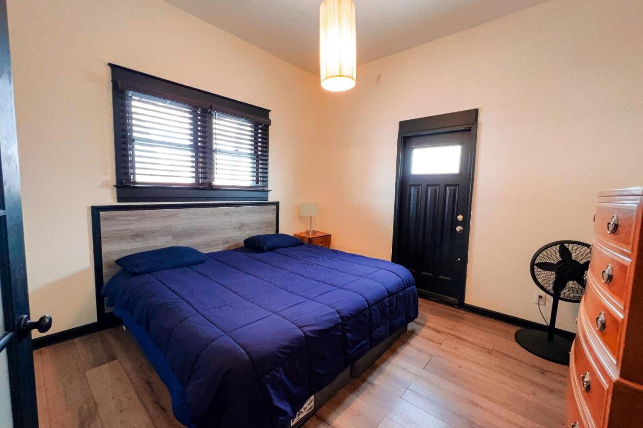 ניאגרה פולס The Pub- 8Br Free Parking, Minutes From Falls & Casino מראה חיצוני תמונה