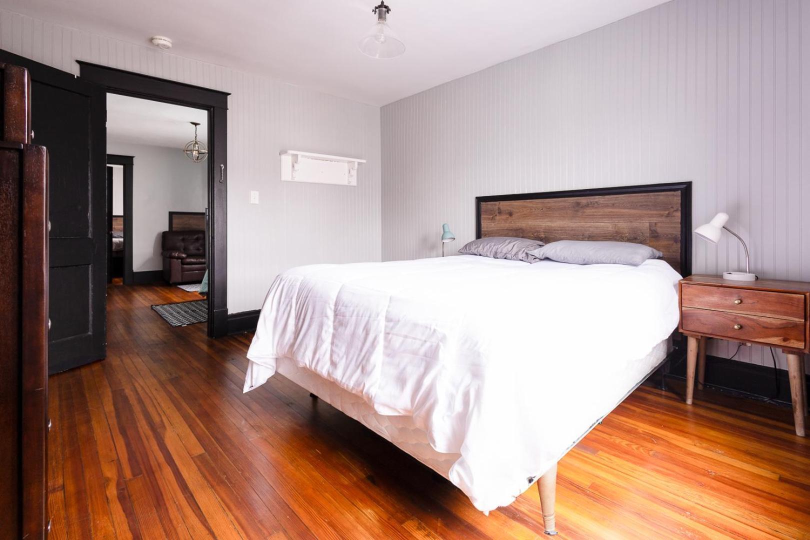 ניאגרה פולס The Pub- 8Br Free Parking, Minutes From Falls & Casino מראה חיצוני תמונה